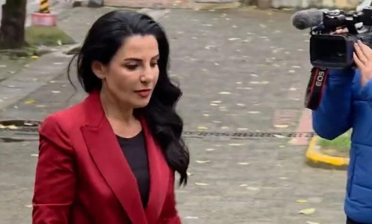 Balluku del nga gjykata, seanca shtyhet me dy orë