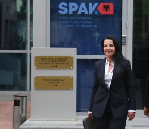 ‘Balluku është vetëm vegla’, Balliu: Qytetarët ndëshkohen për një dritare pa leje, por ata që vjedhin…in