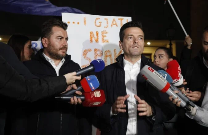 Balluku rreth 5 orë në Kryeministri, Shehaj shpërthen ashpër: Po thur plane për të shpëtuar, do përfundojë në burg