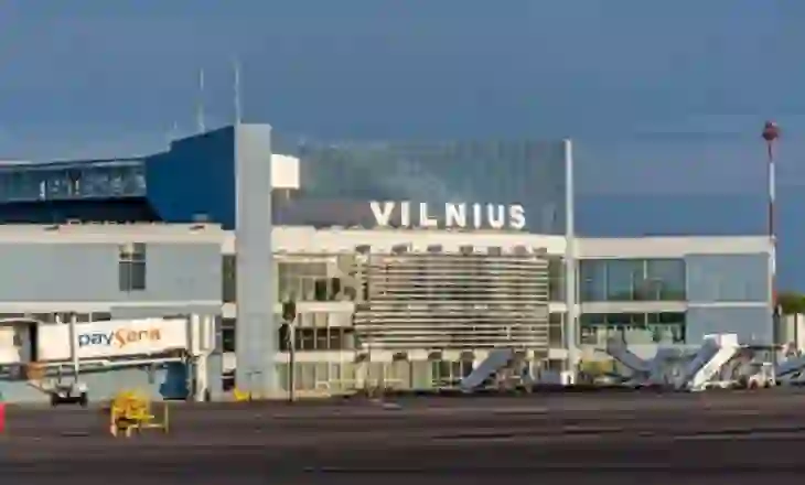 Balona të dyshimta në hapësirën ajrore të Lituanisë, mbyllet aeroporti i Vilniusit