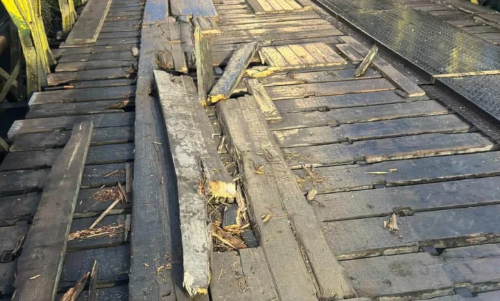 Banorët e Metoqit: “Ju lutemi, na ndihmoni! Ura po shkatërrohet përsëri” – VIDEO