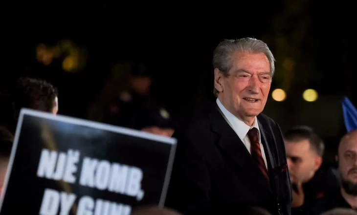 ‘Barzia Gjinore’! Berisha nga protesta: Atë ligj shqiptarët nuk do e pranojnë kurrë