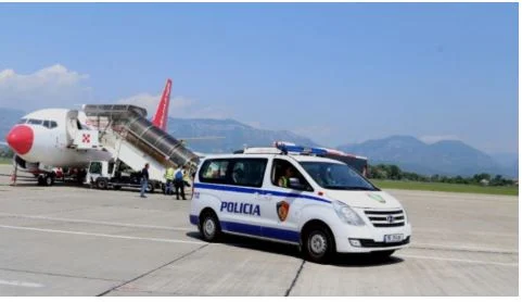 Bashkëpunoi me dy italianë për të vjedhur dy Audi Q7 të marra me qira, ekstradohet 38-vjeçari (Emri)