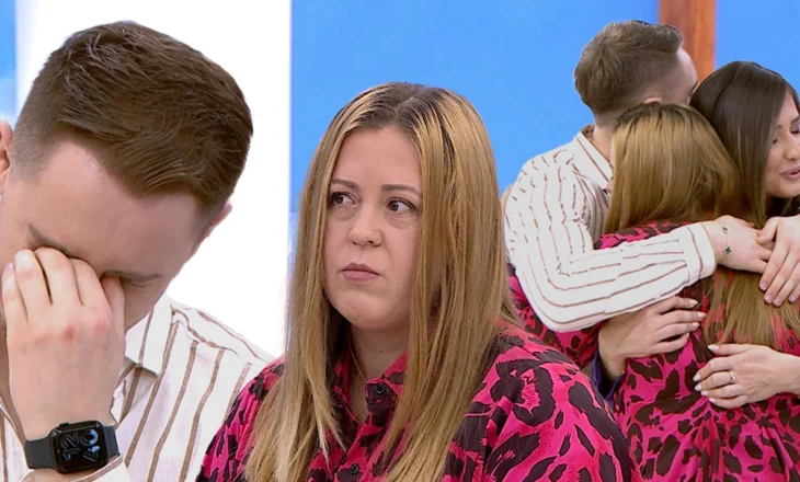 “Bashkëshorti më dhunonte”, Ornela përlot studion me rrëfmin e dhimbshëm: Dua vetëm një shtëpi të rris vajzat e mia