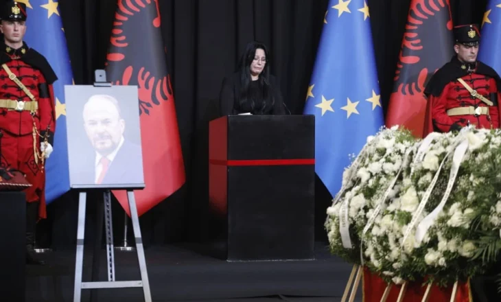 Bashkëshortja Xhoana Nano në lot: E donte këtë vend, pavarësisht çmimit të lartë personal që pagoi. Faleminderit Fatos!