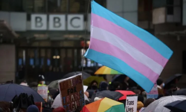 BBC është shkatërruar nga ‘të çmendurit’ e majtë që besojnë se burrat mund të prodhojnë qumësht