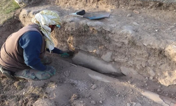 Befasohen arkeologët/ Zbulohet statuja 1800-vjeçare në një qytet të lashtë në..