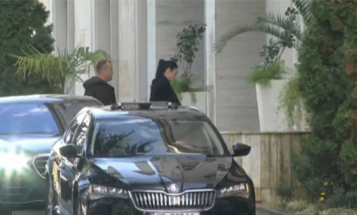 Belinda Balluku shkon në Kryeministri pas pezullimit nga detyra dhe bllokimit të pasaportës nga GJKKO