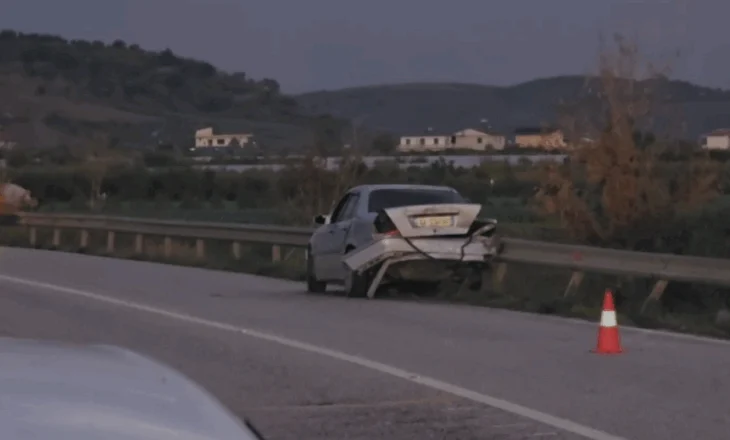 Bëri aksident në aksin Lushnjë-Berat, drejtuesi braktis mjetin dhe largohet nga vendngjarja
