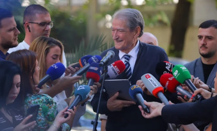 Berisha: Ja si funksionon Altin Troplini, ftesën e dërgon më përpara te gazetarët se tek unë