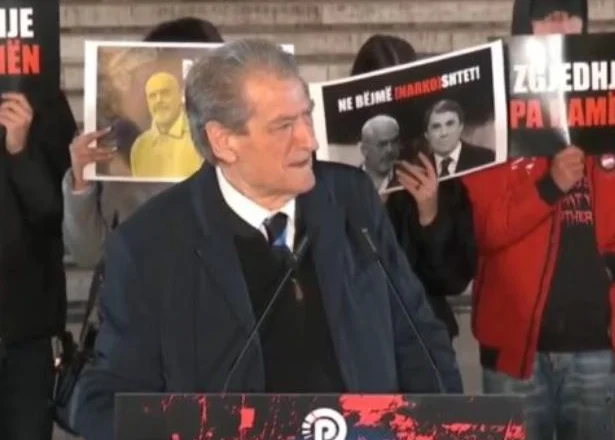 Berisha në ‘Foltoren 2’: Kjo qeveri do shkruhet në muret e historisë si më antishqiptare dhe më…