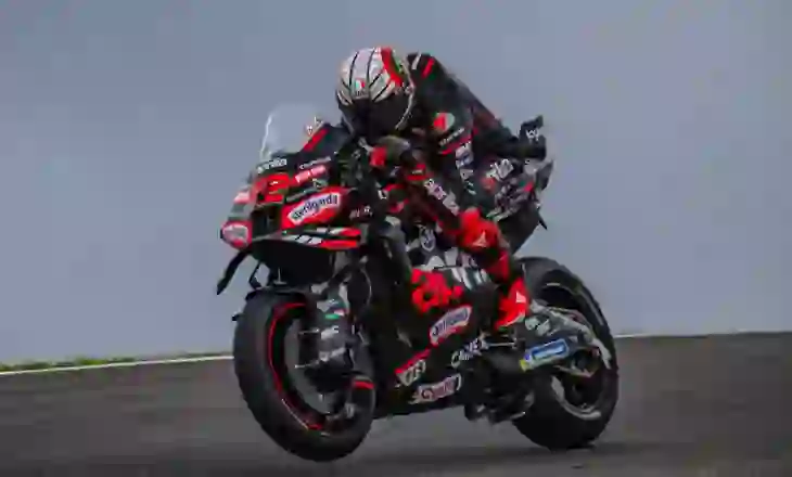 Bezzechi triumfon në Portimao, Alex Marquez e Acosta ngjiten në podium, rrëzohet Bagnaia