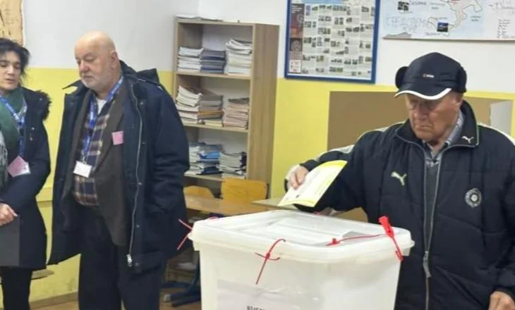 Bie masivi shkëmbor, bllokohet aksi i ri Qukës-Qafë Plloçë, kalimi devijohet në një bypass provizor