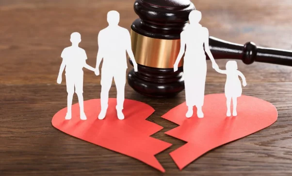Bien martesat, rriten divorcet! Familja shqiptare në krizë nga  emigracioni dhe varfëria