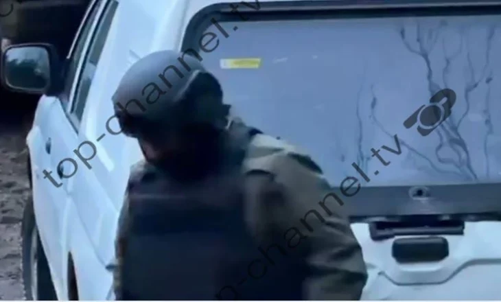 “Blindimi” i banesës në Orosh nga RENEA, identifikohet një prej personave që fshihet brenda shtëpisë së pabanuar, ende i paarrestuar 