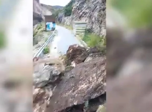 Bllokohet rruga e Bovillës, izolohen 3 fshatra