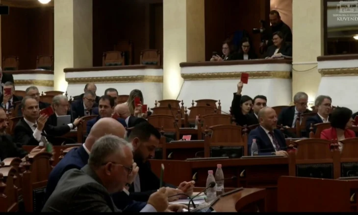 Bojkot i përkohshëm i Grupit Parlamentar të PD në Kuvend/ Zbulohet mesazhi i Gaz Bardhit për deputetët demokratë