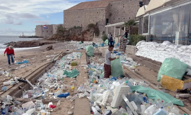 Bregdeti i Dubrovnikut nën pushtetin e mbeturinave/ Autoritetet kroate: Deti i sjell nga Shqipëria