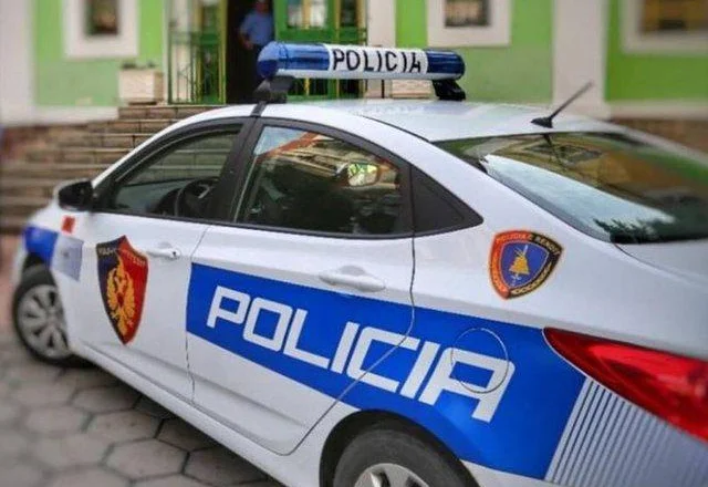 Breshëri plumbash drejt 32-vjeçarit në Bulqizë, plagoset i riu! Ngjarja në derë të Komisariatit, autori arratiset