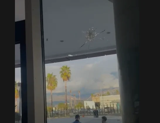 Breshëria e plumbave depërton te xhamat e bizneseve/ Ja çfarë la pas atentati ndaj Gilmando Danit