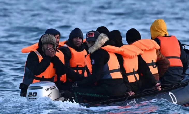 Britania e Madhe ashpërson politikat e migracionit, katërfishon pritjen për status të përhershëm refugjati, deri në 20 vite
