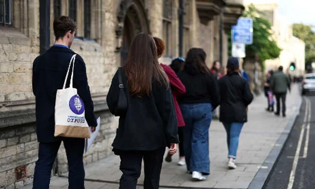 Britania e Madhe vendos taksë të re për studentët e huaj