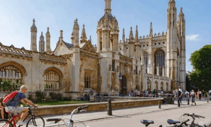 Britania vendos taksë të re për studentët e huaj