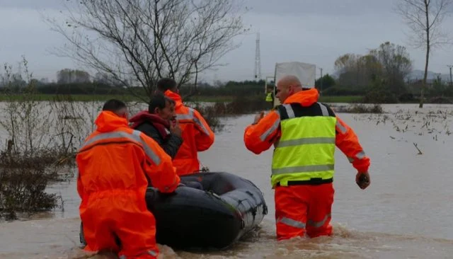 Çahet argjinatura mbrojtëse në zonën e Vainit, përmbyten toka bujqësore