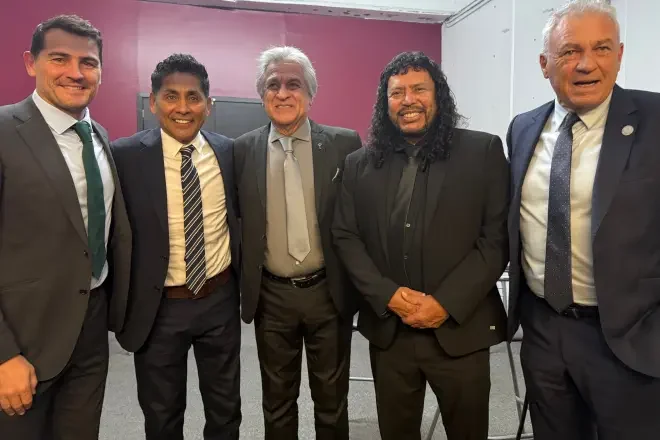 Casillas nderohet në Meksikë, ceremonia e “Hall of Fame” përfundon me foton historike