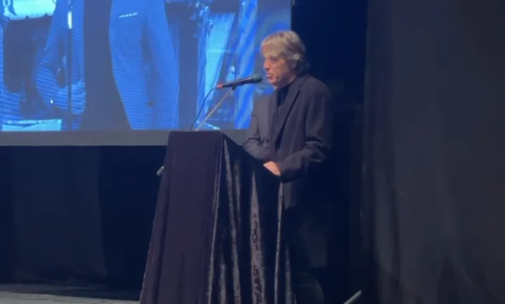 Ceremonia mortore/ Fjalimi emocionues i Arif Ziberi, “Elita 5”: Shpat, do bëjmë një duet në botë tjetër