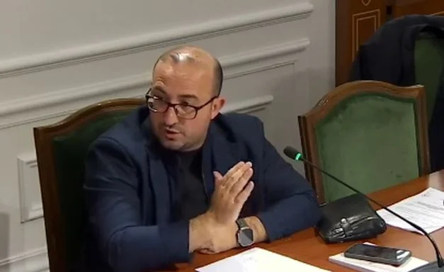 “Ç’është kjo punë kështu”/ Deputeti demokrat: Kaloni ndonjë lekë për ish-të përndjekurit politikë…