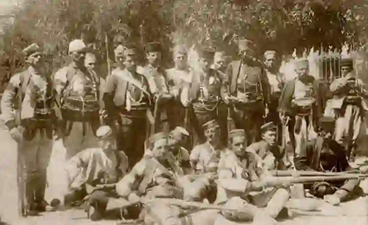 Çetnikët me veshje kombëtare shqiptare dhe kalimi ilegal i kufirit