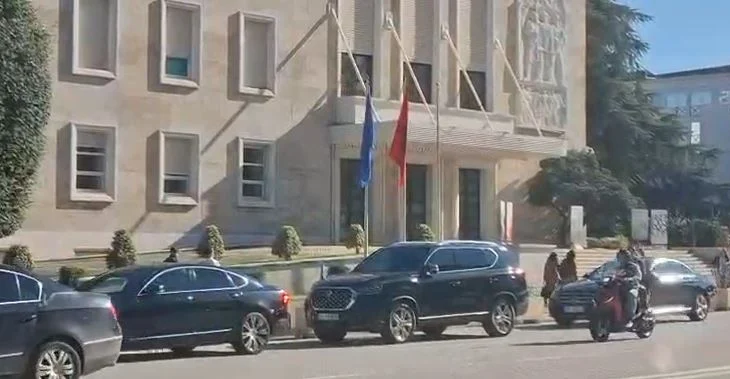 Çfarë po ndodh në Kryeministri? Edi Rama takohet me ambasadorët e BE-së