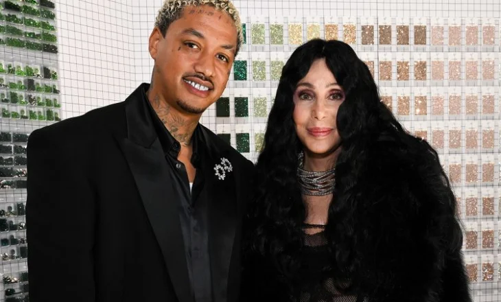 Cher tregon sekretin e dashurisë përkundër diferencës së madhe të moshës: Ai më thotë…