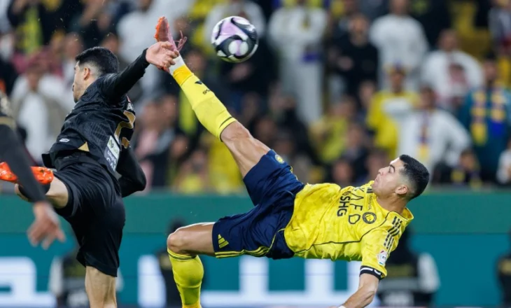 Cristiano Ronaldo nuk është normal, portugezi shënon me rroveshatë si në kohët e vjetra (video)