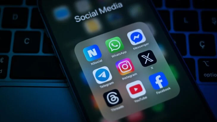 Danimarka ndalon përdorimin e rrjeteve sociale nga fëmijët nën moshën 15-vjeç