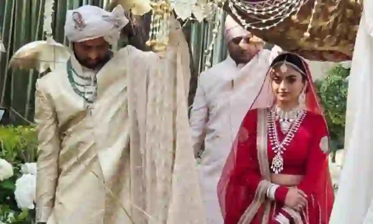 Dasma me 6.7 milionë njerëz në Indi/ Shfaqja e Lopez, torta e famshme 5 metra e lartë dhe të ftuarit e zgjedhur