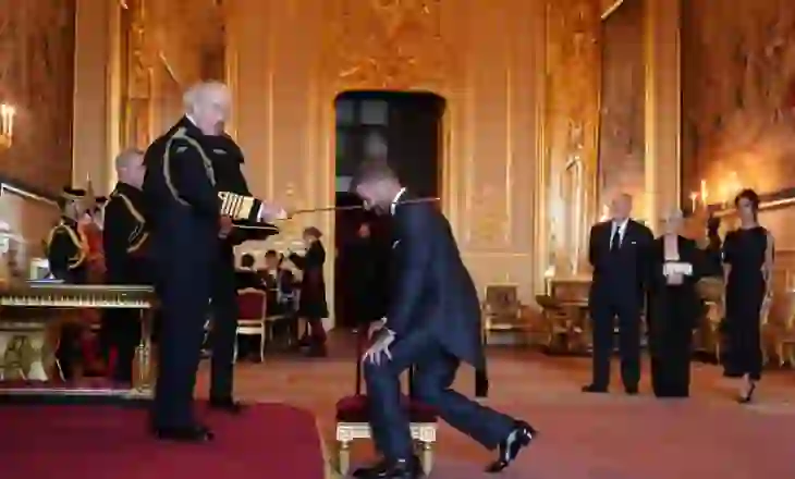 David Beckham zyrtarisht ‘Sir’, një moment historik për ikonën e futbollit