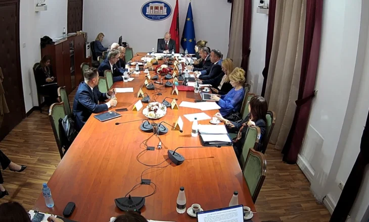 Debate PS-PD për “gjininë”, opozita kundërshton në Komisionin e Jashtëm projektligjin