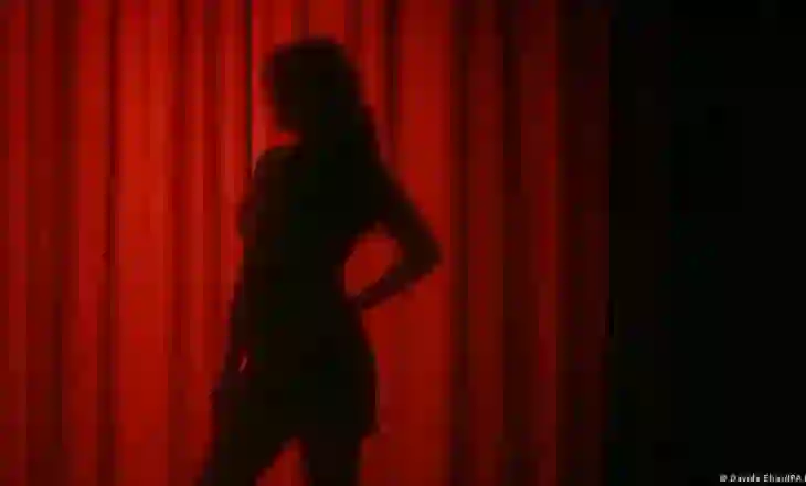 Debati rreth prostitucionit: Çfarë është “Modeli Nordik”?