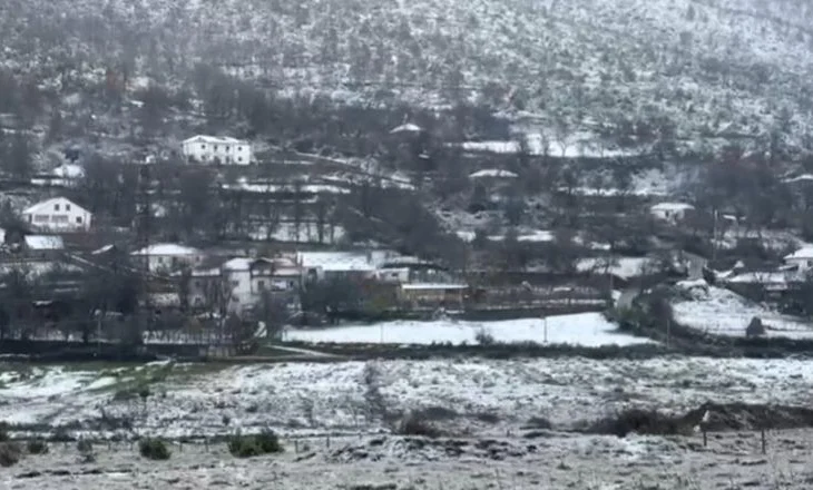 Dëbora në Bulqizë/ Prezencë akulli në aksin drejt Urës së Çerenecit, terminali i autobusëve prej 2 javësh në ujë