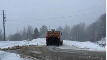 Dëbora zbardh Dardhën në Korçë dhe fshatrat në Librazhd, nuk ka probleme me qarkullimin (VIDEO)