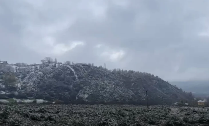 Dëbora zbardh edhe Bulqizën, autoritetet thirrje drejtuesve të mjeteve: Kujdes nga prezenca e ngricave në rrugë