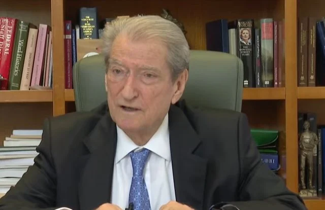 Deklarata e kryeministrit për çështjen Rinas/ Berisha: Vetëm Rama nuk i sheh kamerat se do të mashtrojë