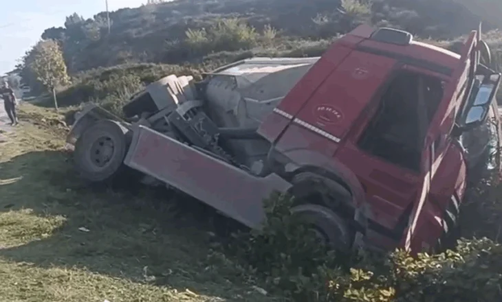 Del nga rruga mjeti i tonazhit të rëndë në aksin Lushnjë-Berat, plagoset rëndë drejtuesi