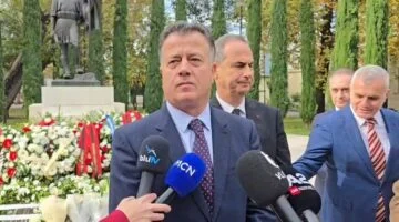 Demokratët vendosin kurora me lule në Memorialin e Pavarësisë! Kërkesa e Nokës: Duhet qeveri teknike