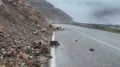 “Dëmtime të urave dhe rënie dherash”/ Qarku i Kukësit përfshihet nga moti i keq, reshjet e shiut shkaktojnë probleme