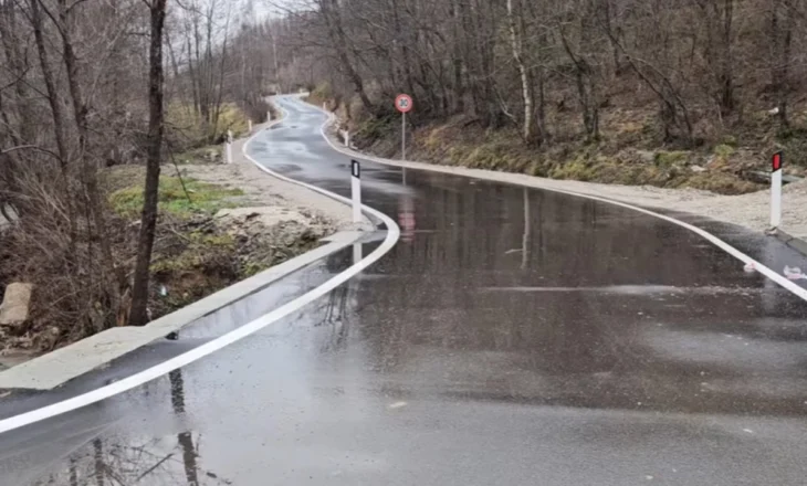 Dëmtohet rruga e re në Kukës/ Çahet asfalti i segmentit 3,8 kilometra, u inaugurua dy muaj më parë