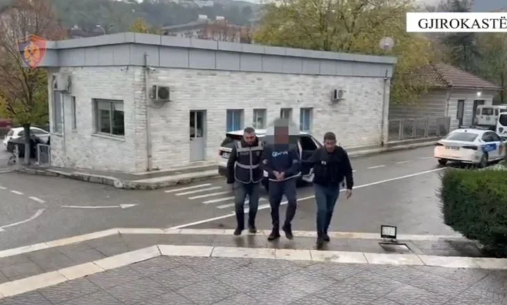 Depo armësh dhe bazë droge, arrestohen tre persona nga një familje në Gjirokastër