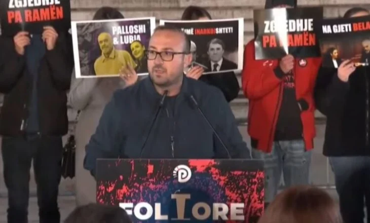 Deputeti i PD, Korreshi nuk i mban batutat në protestë: Ndjesë për emocionet se jam mësuar të flas para…